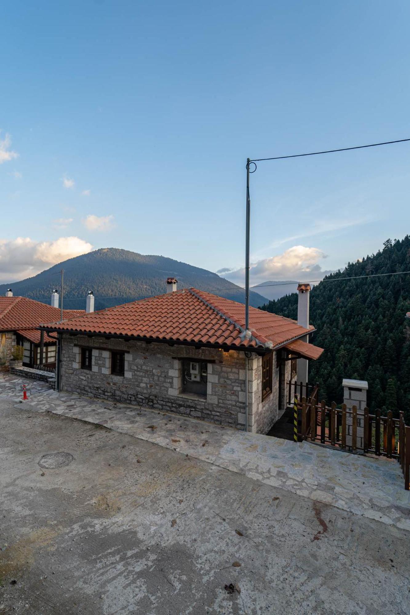 Villa Korfes-Κορφές Τριώροφη Βίλα Για Οικογένειες Και Παρέες Karpenísion Exteriér fotografie