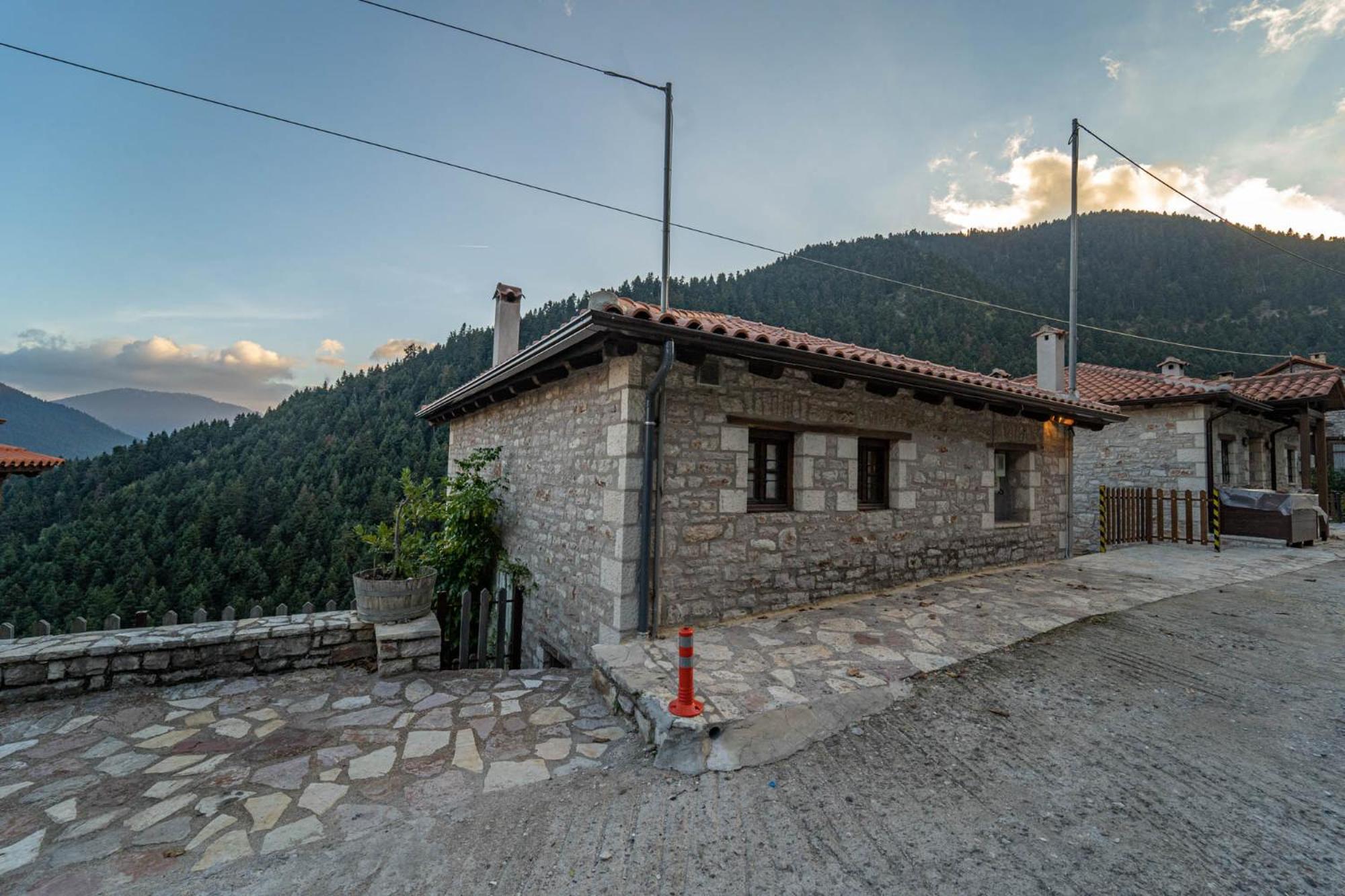 Villa Korfes-Κορφές Τριώροφη Βίλα Για Οικογένειες Και Παρέες Karpenísion Exteriér fotografie