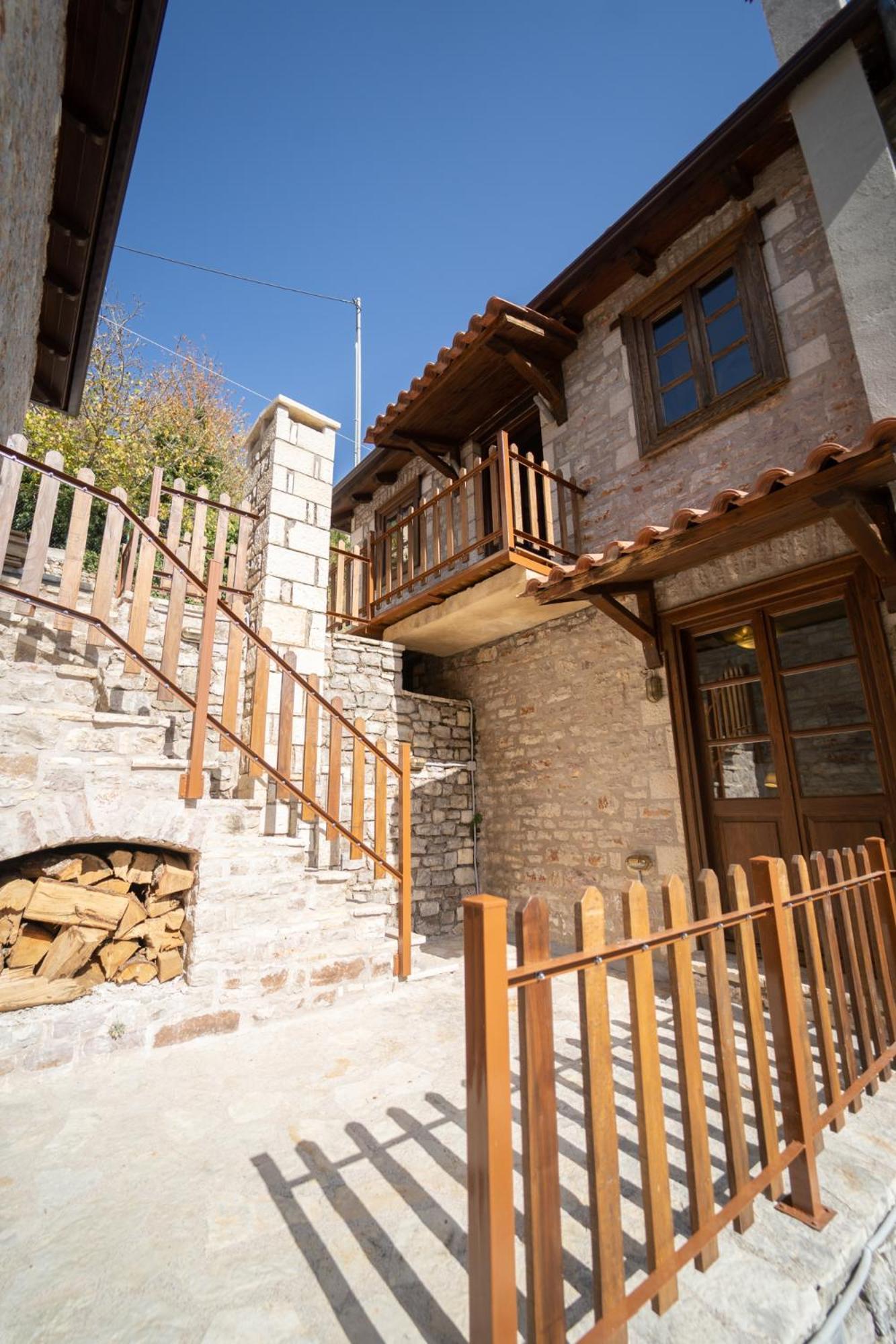 Villa Korfes-Κορφές Τριώροφη Βίλα Για Οικογένειες Και Παρέες Karpenísion Exteriér fotografie